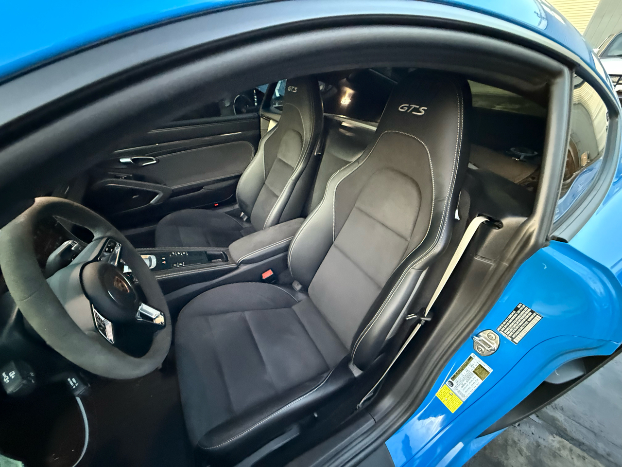 Porsche 718 Cayman GTS 2024