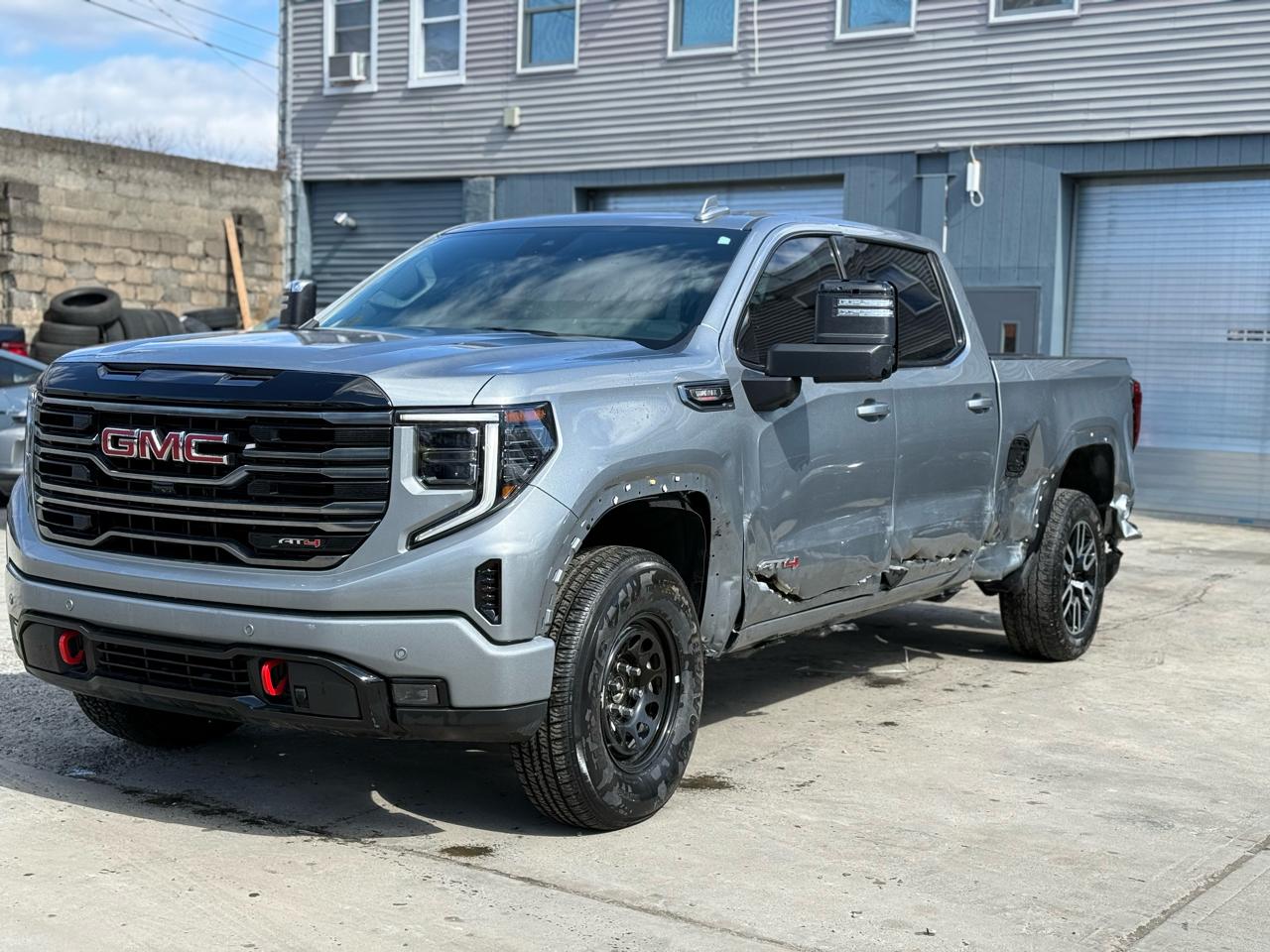 GMC Sierra 1500 AT4 Crew Cab 4WD 2025