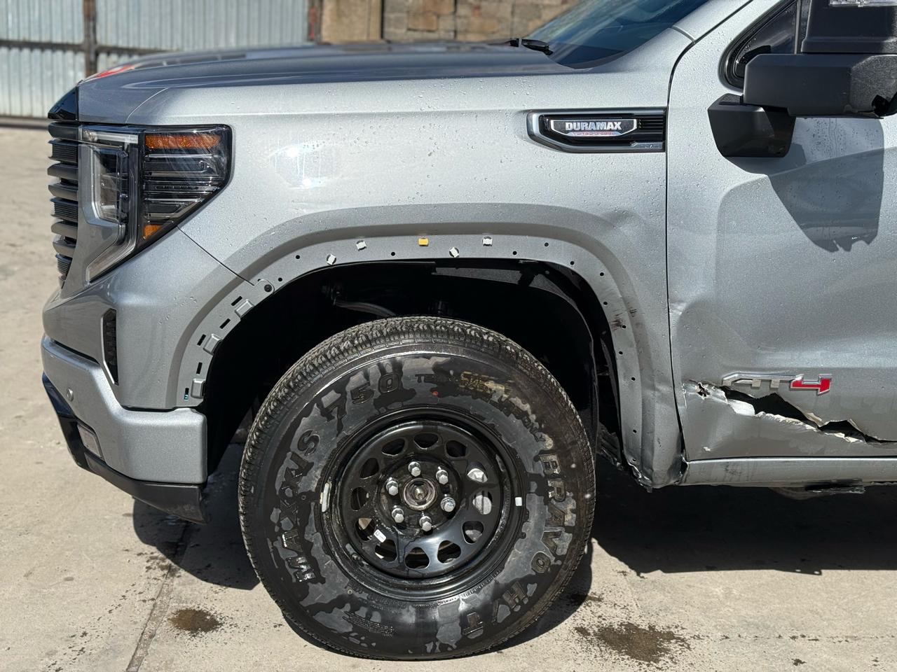 GMC Sierra 1500 AT4 Crew Cab 4WD 2025