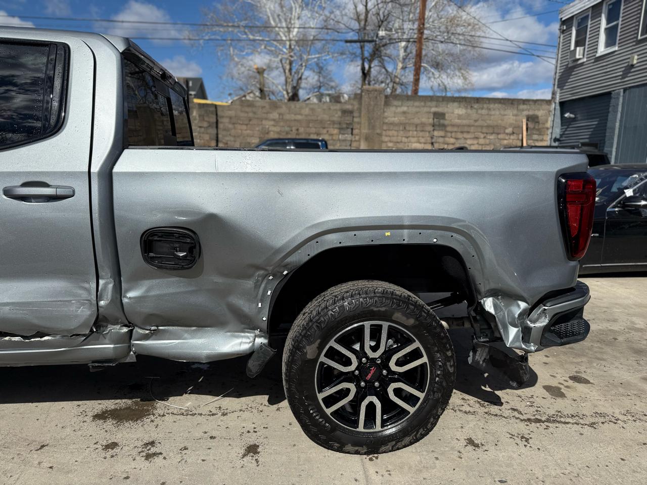 GMC Sierra 1500 AT4 Crew Cab 4WD 2025