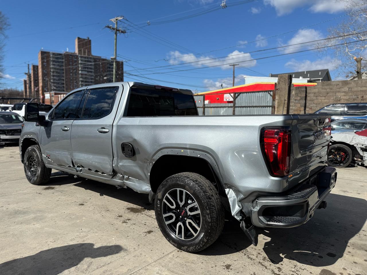 GMC Sierra 1500 AT4 Crew Cab 4WD 2025
