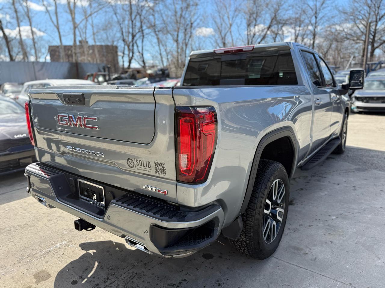 GMC Sierra 1500 AT4 Crew Cab 4WD 2025