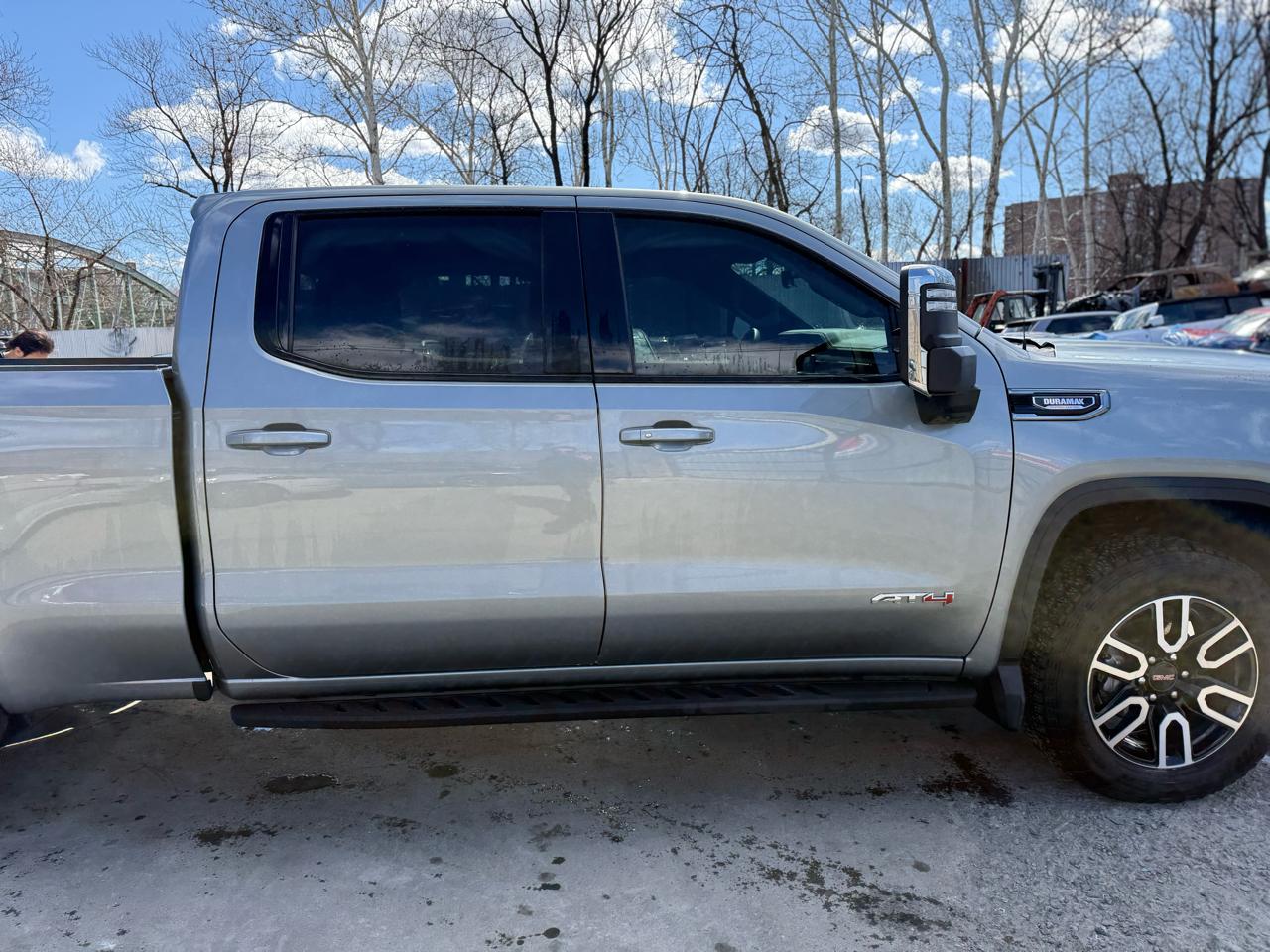 GMC Sierra 1500 AT4 Crew Cab 4WD 2025