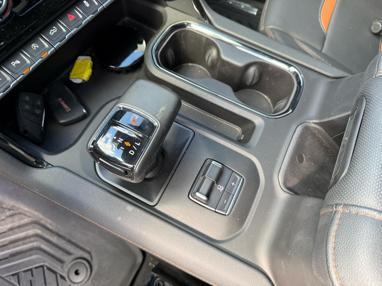 GMC Sierra 1500 AT4 Crew Cab 4WD 2025