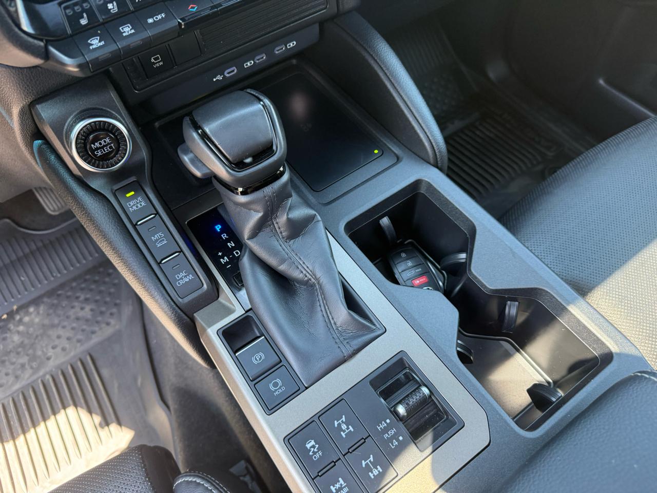 Toyota Land Cruiser Base 2024