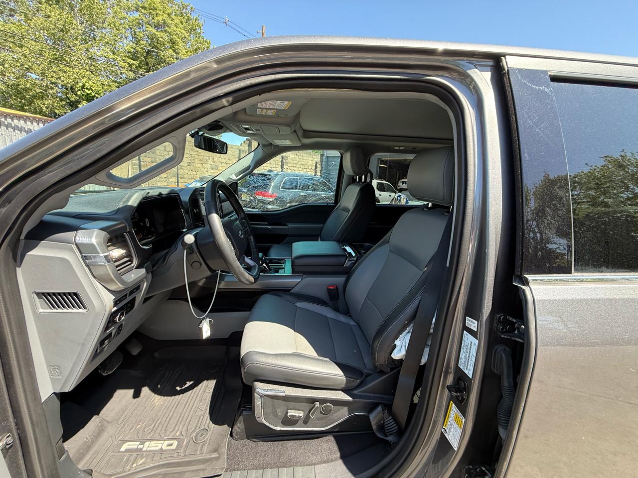 Ford F-150 4WD SuperCrew 145" Lariat 2023