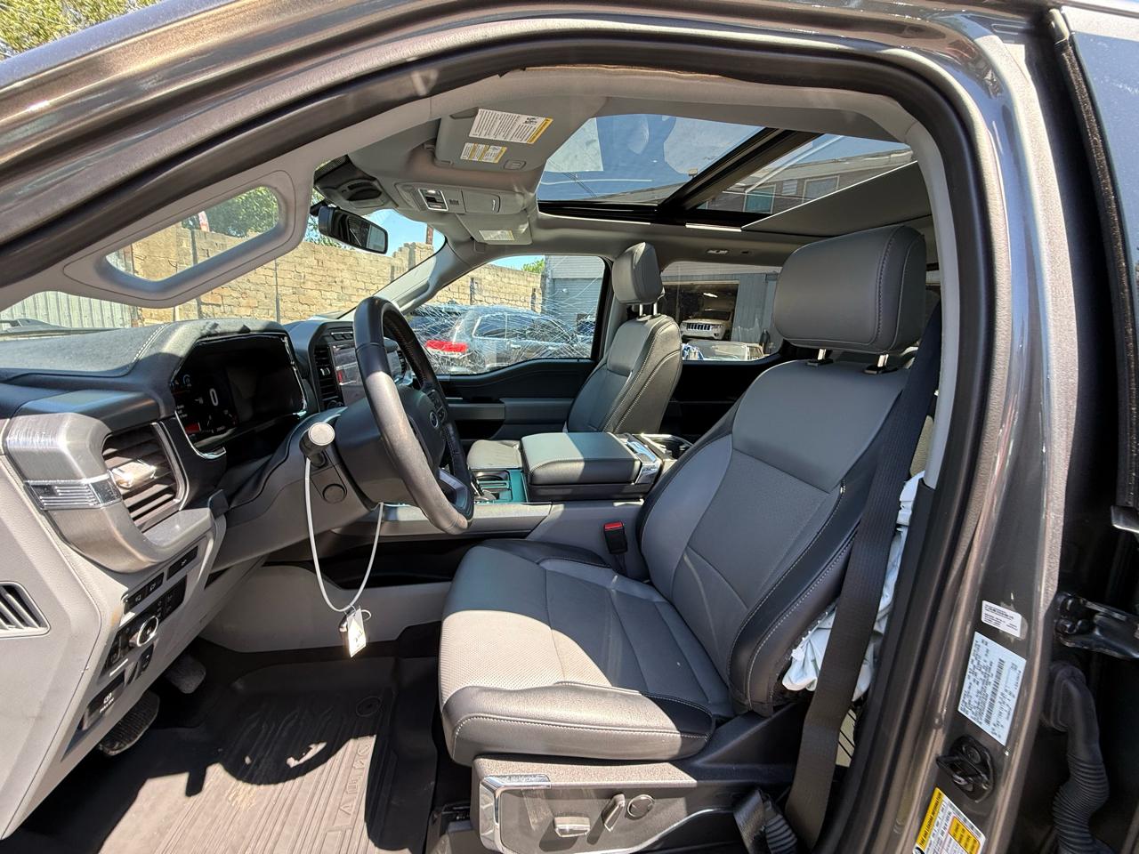 Ford F-150 4WD SuperCrew 145" Lariat 2023