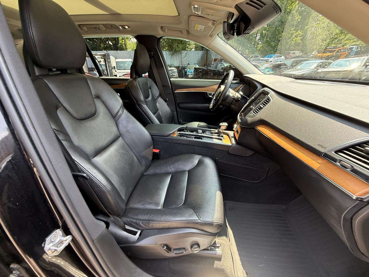 Volvo XC90 T6 Momentum AWD 2021