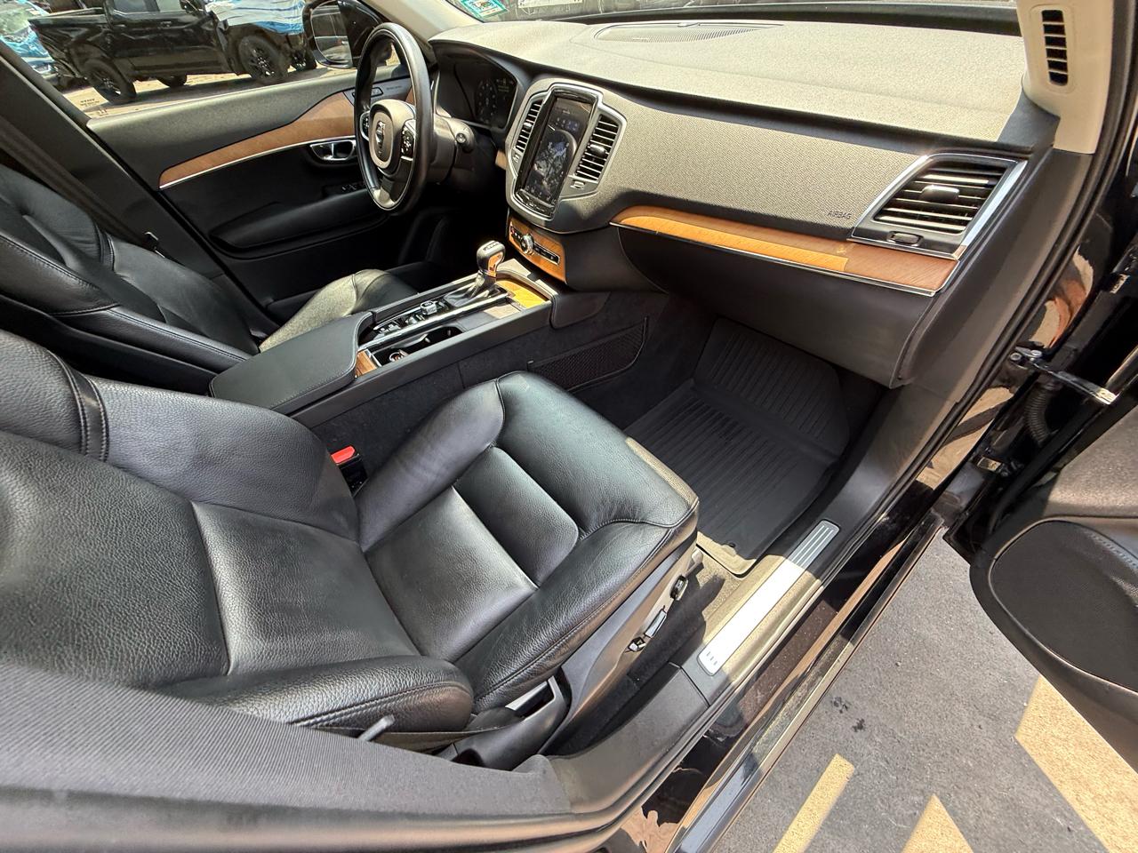 Volvo XC90 T6 Momentum AWD 2021