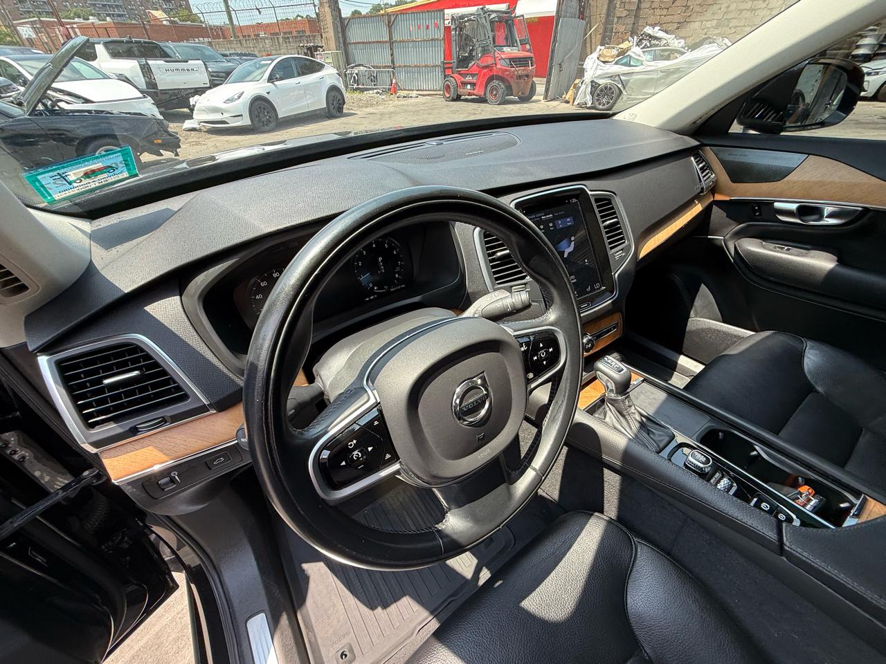Volvo XC90 T6 Momentum AWD 2021