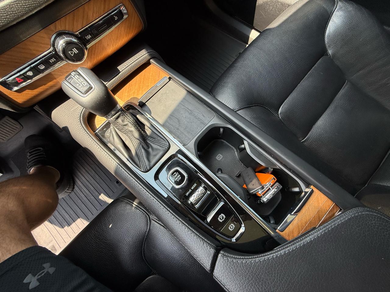 Volvo XC90 T6 Momentum AWD 2021