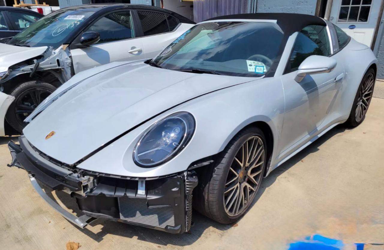 Porsche 911 Carrera 4S Coupe 2024