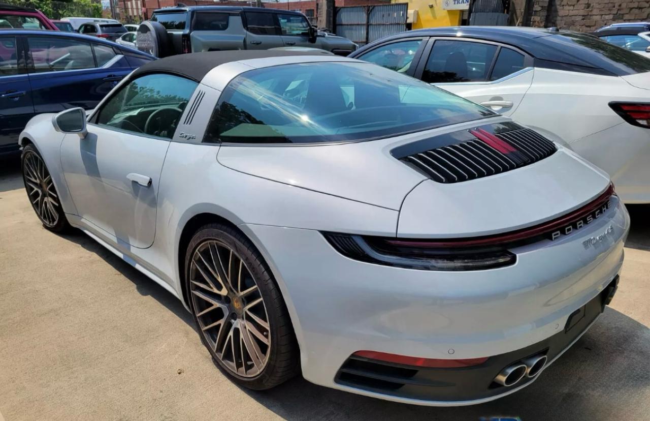 Porsche 911 Carrera 4S Coupe 2024