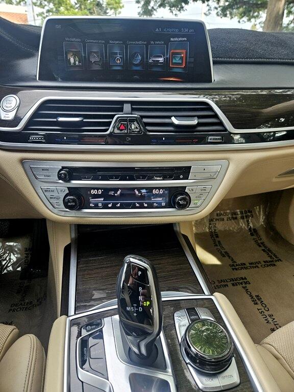 BMW 7-Series 750i xDrive 2016 BMW 7-Series 750i xDrive 2016