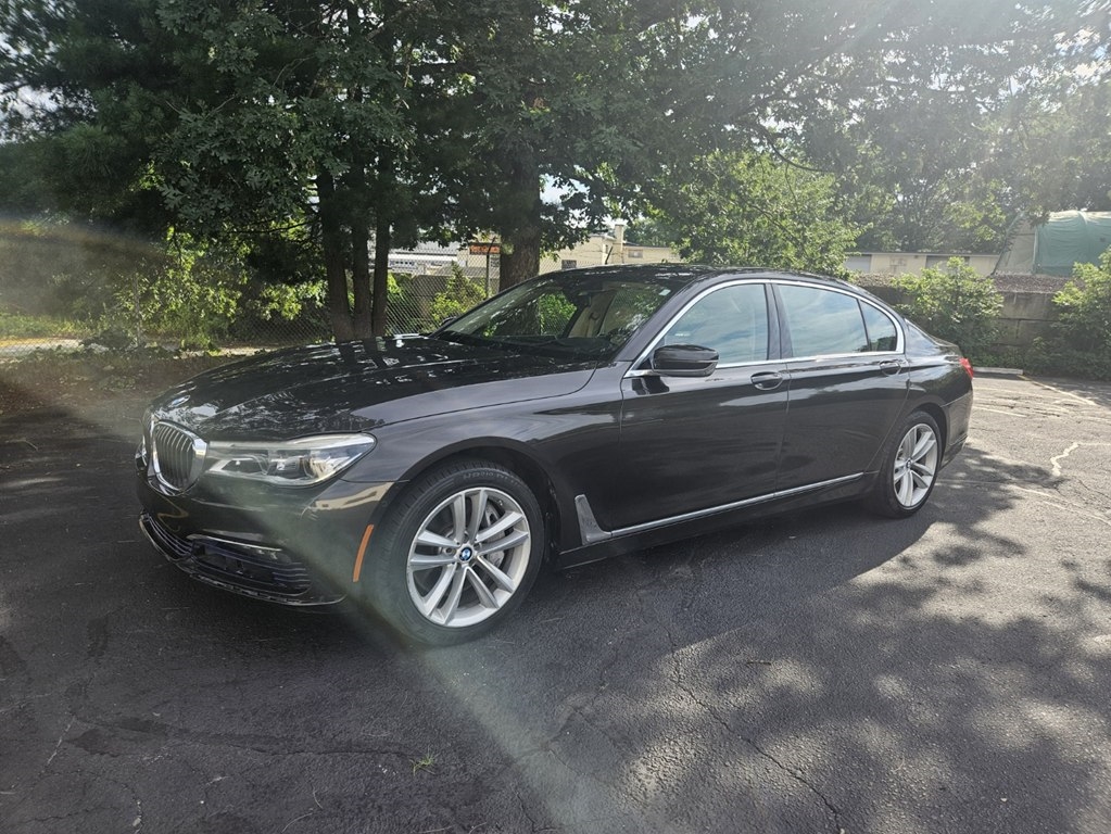 2016 BMW 7 Series 750i's photo