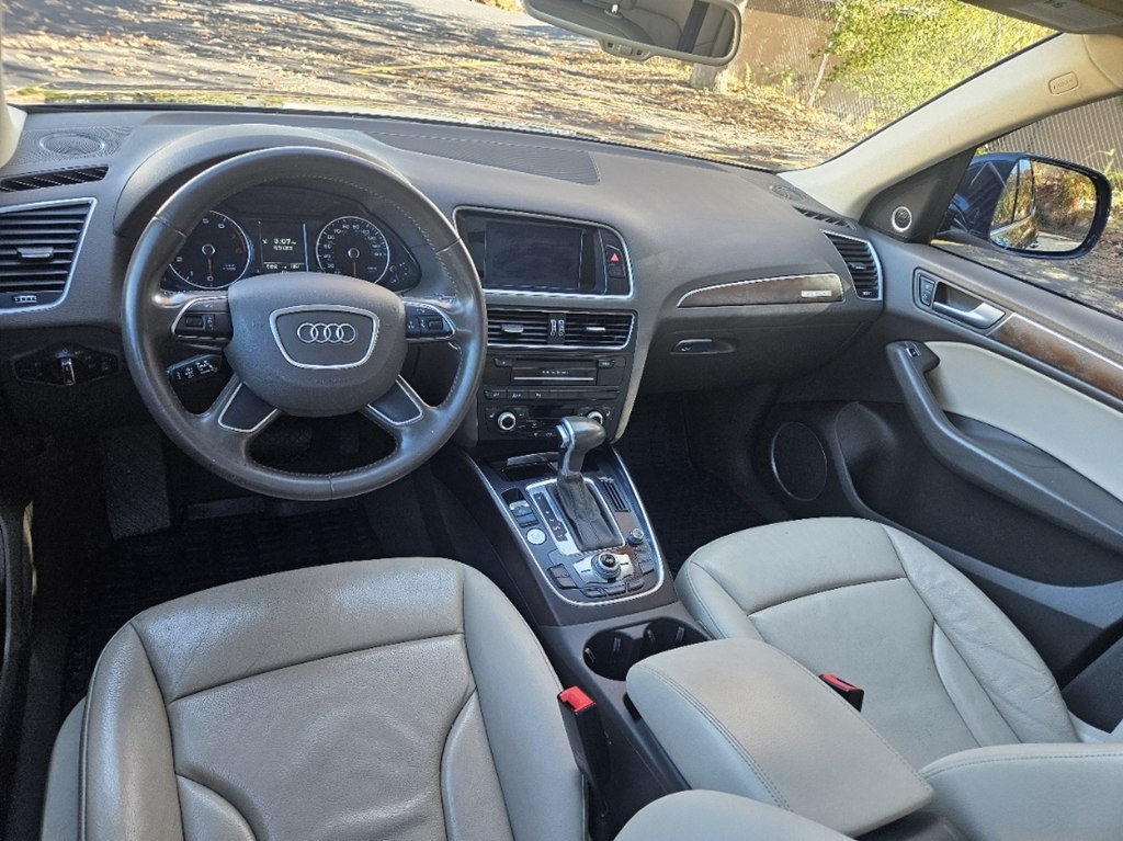 Audi Q5 2.0T Premium Plus quattro 2017 Audi Q5 2.0T Premium Plus quattro 2017