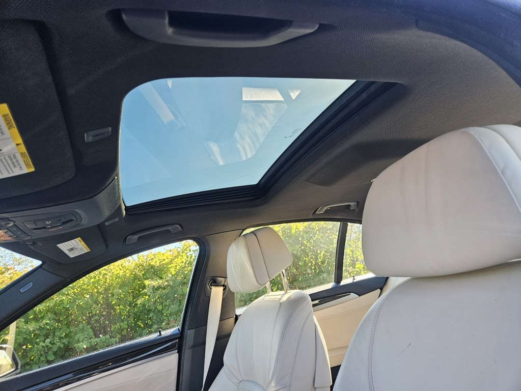 BMW 528XI  2015 BMW 528XI  2015