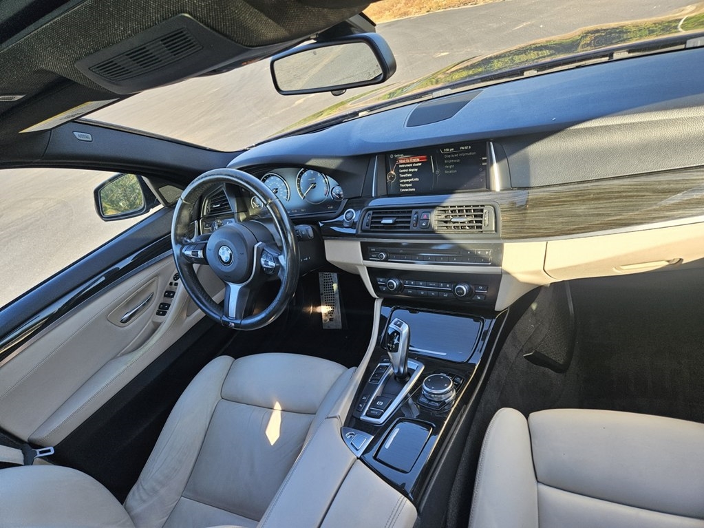 BMW 528XI  2015 BMW 528XI  2015