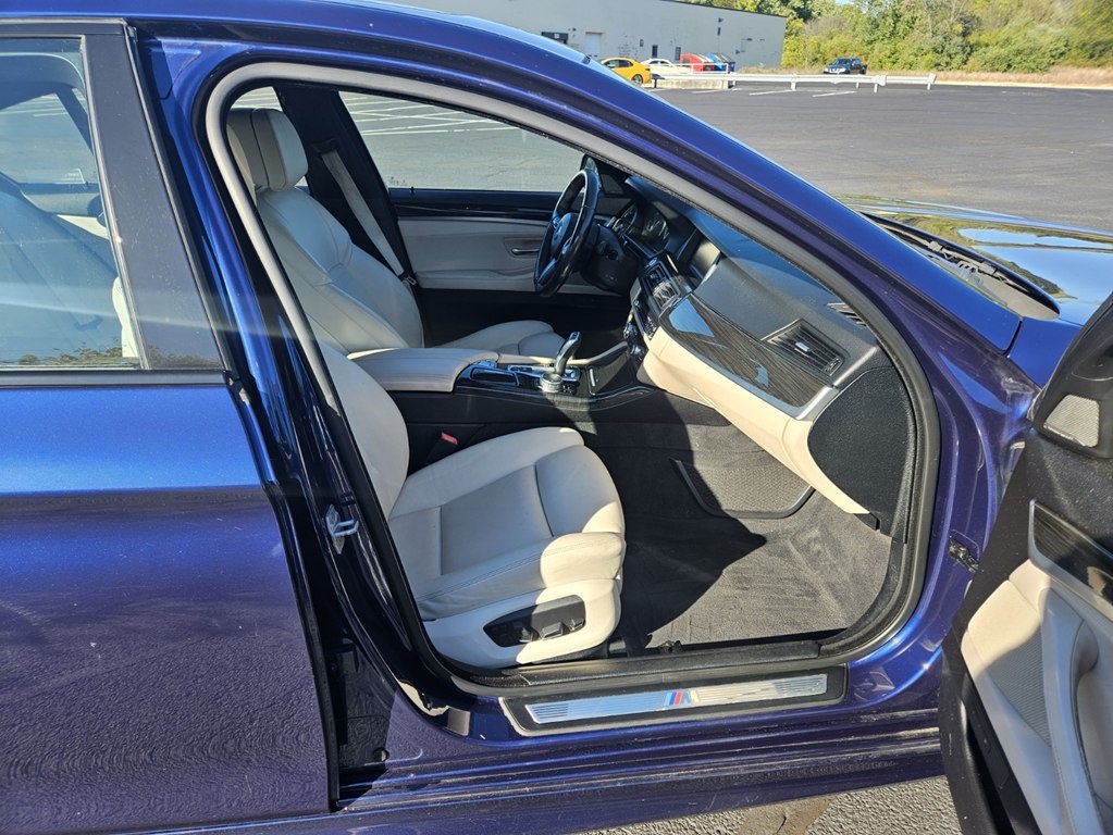 BMW 528XI  2015 BMW 528XI  2015