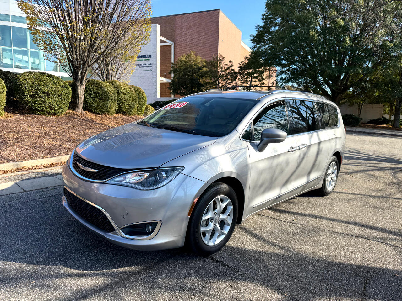 2018 Chrysler Pacifica Touring L's photo