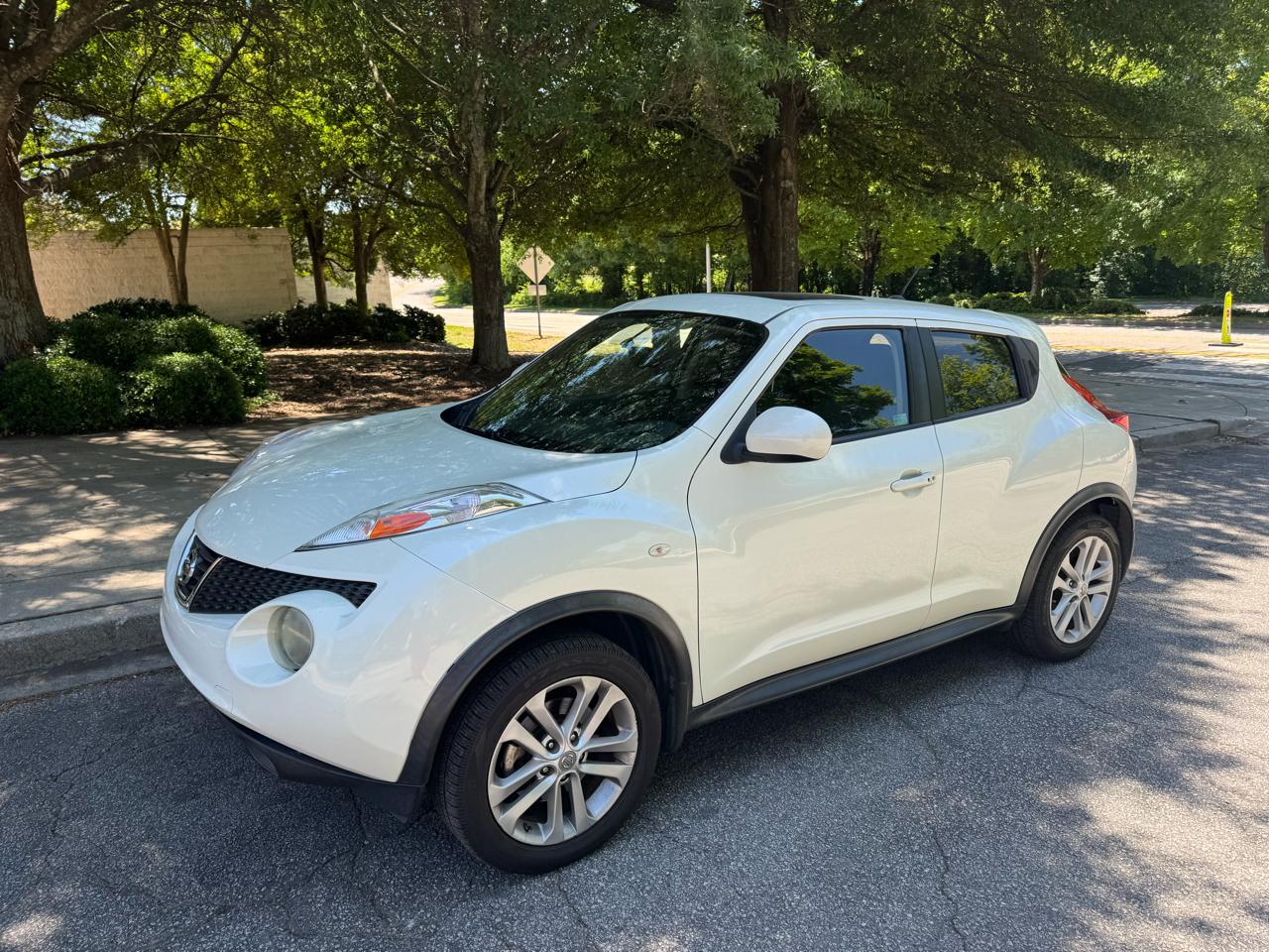 2011 Nissan Juke SV AWD CVT's photo