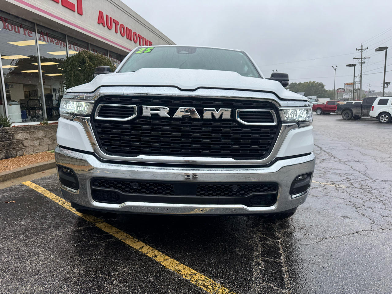 RAM 1500 Big Horn 4x4 Crew Cab 5'7" Box 2025