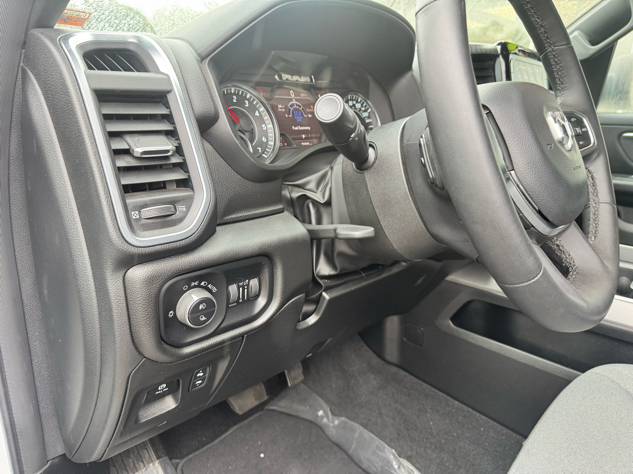 RAM 1500 Big Horn 4x4 Crew Cab 5'7" Box 2025