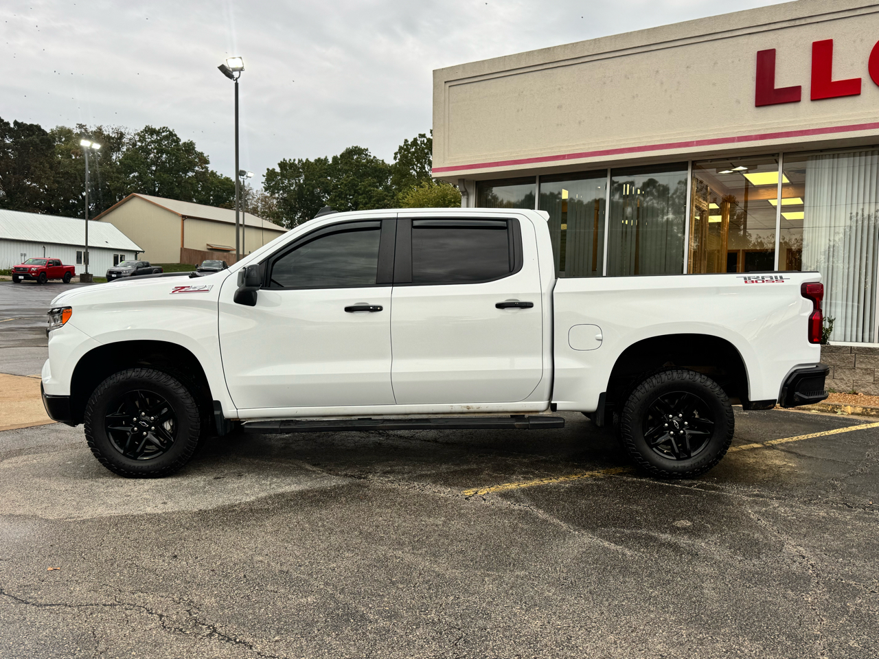 Chevrolet Silverado 1500 4WD Crew Cab 147" LT Trail Boss 2023