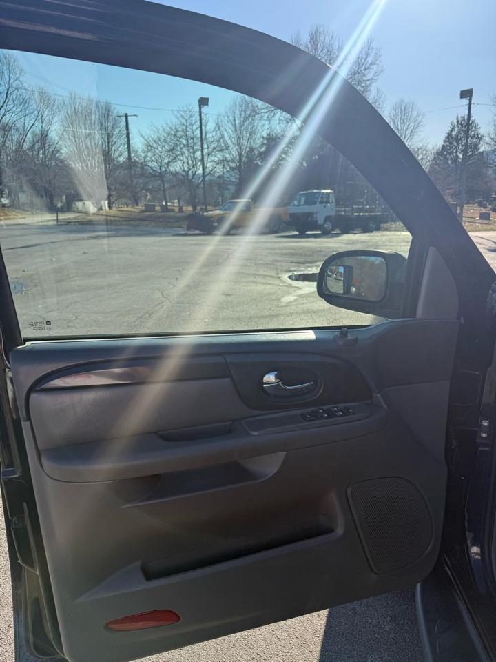 GMC Envoy XL SLE 4WD 2004