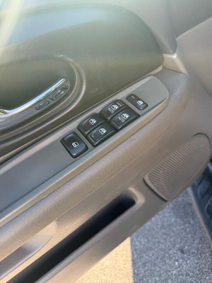 GMC Envoy XL SLE 4WD 2004