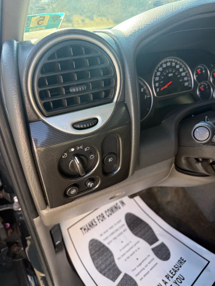 GMC Envoy XL SLE 4WD 2004