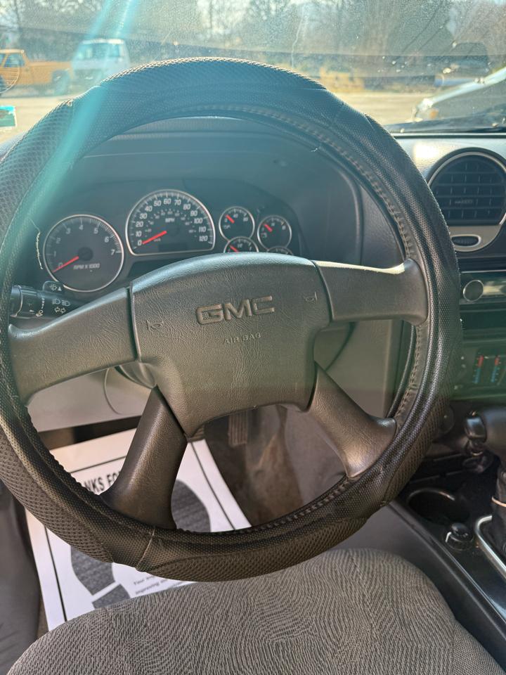GMC Envoy XL SLE 4WD 2004