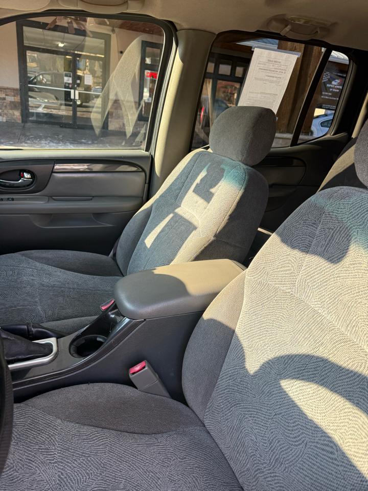 GMC Envoy XL SLE 4WD 2004