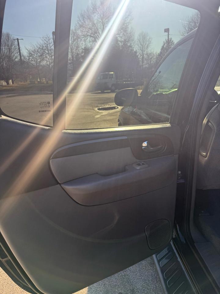 GMC Envoy XL SLE 4WD 2004