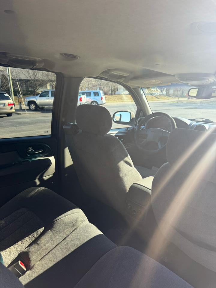 GMC Envoy XL SLE 4WD 2004