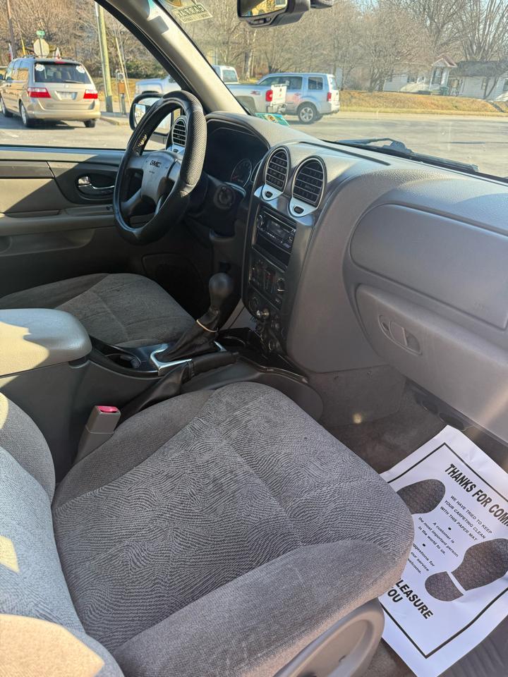 GMC Envoy XL SLE 4WD 2004