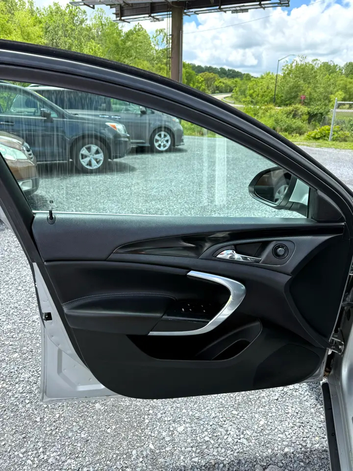 Buick Regal Base 2012