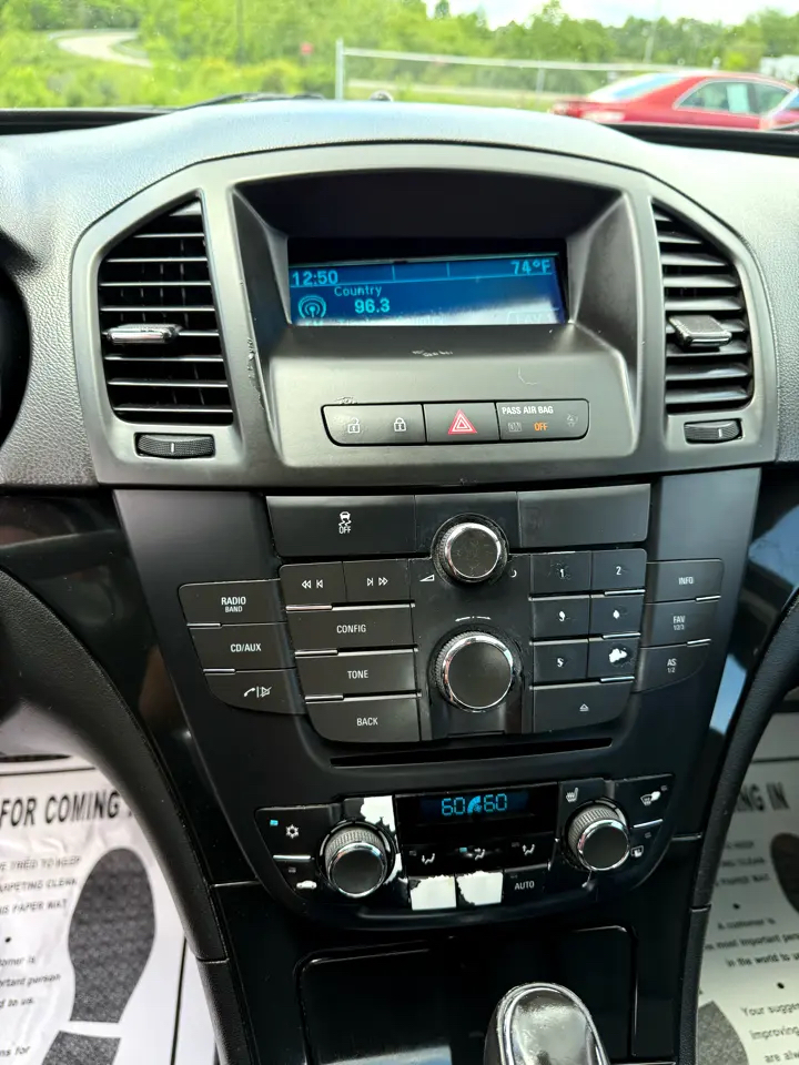 Buick Regal Base 2012