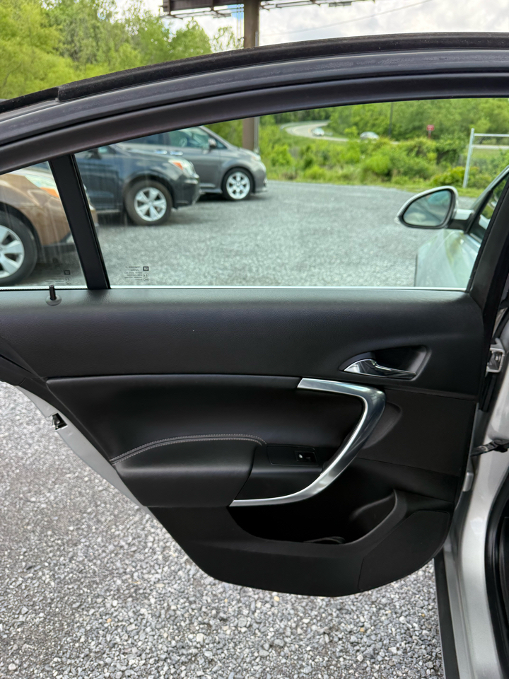 Buick Regal Base 2012