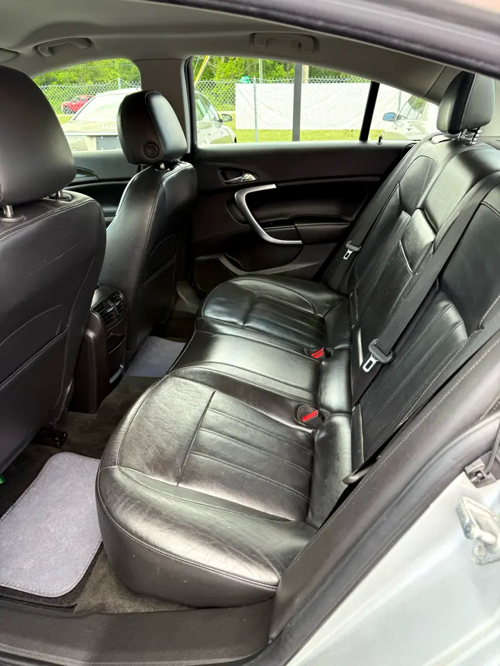 Buick Regal Base 2012