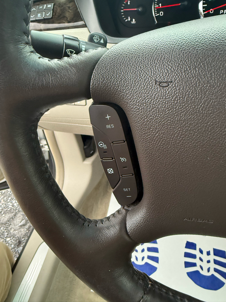 Cadillac DTS Luxury 2010