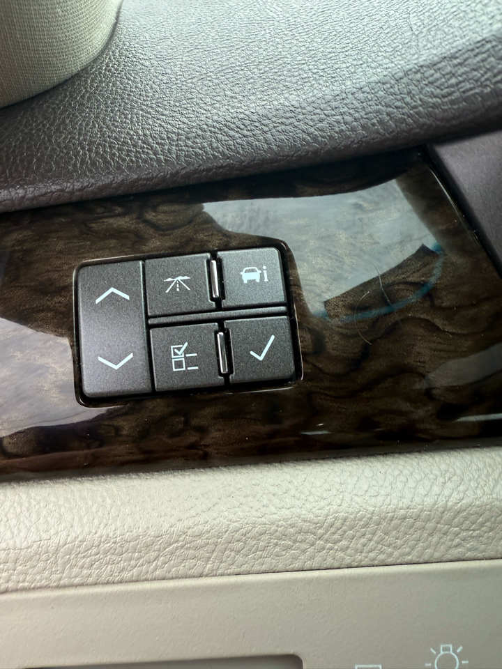 Cadillac DTS Luxury 2010