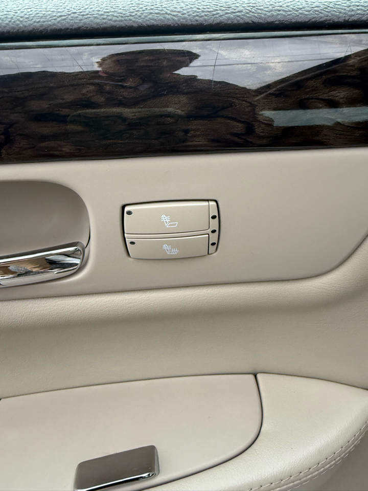 Cadillac DTS Luxury 2010