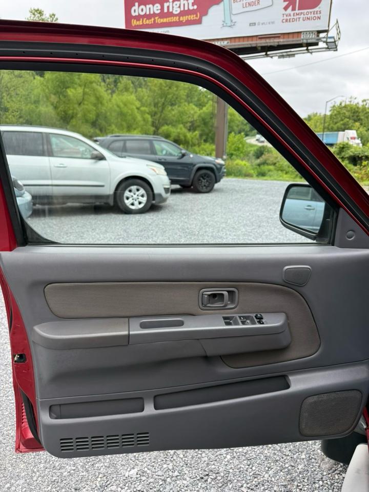 Nissan Xterra XE 2WD 2001