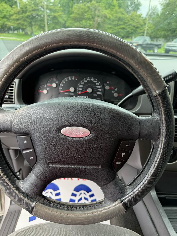Ford Explorer XLT 4.0L 4WD 2005