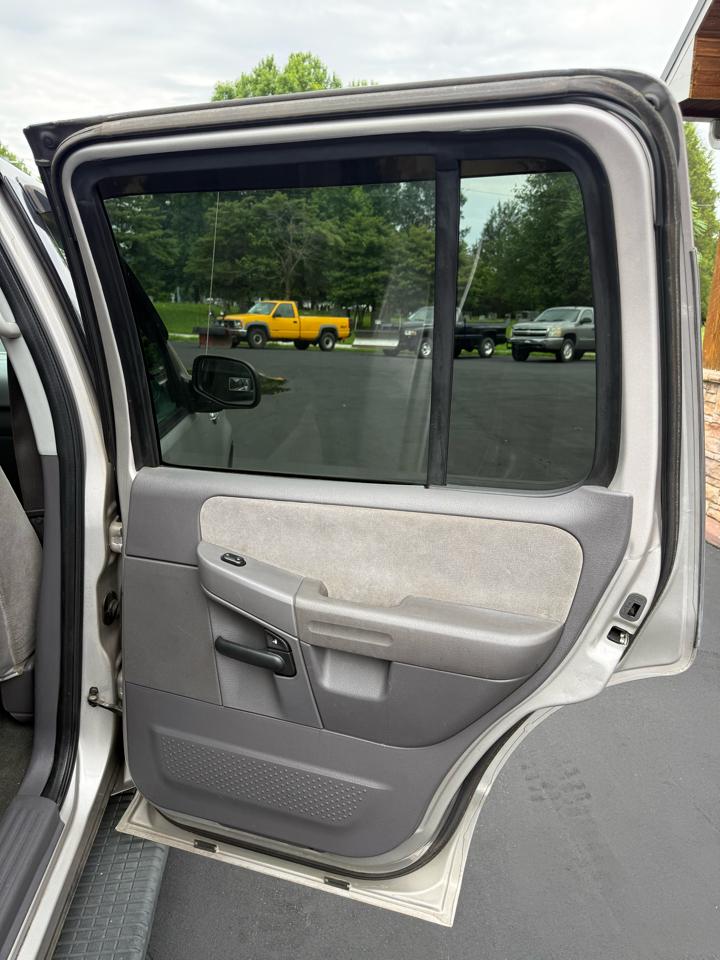 Ford Explorer XLT 4.0L 4WD 2005