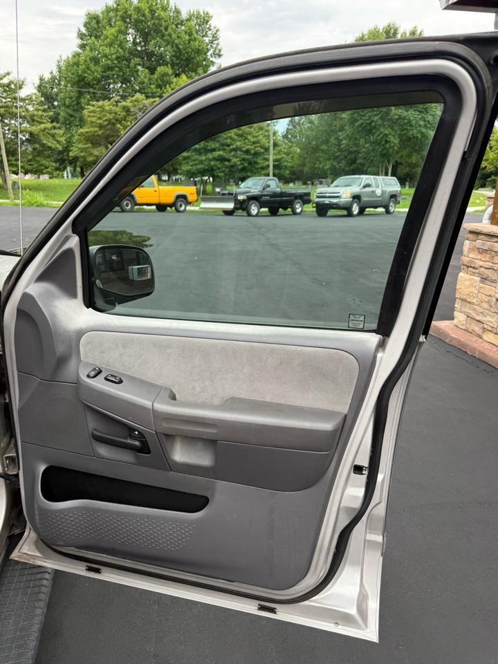 Ford Explorer XLT 4.0L 4WD 2005