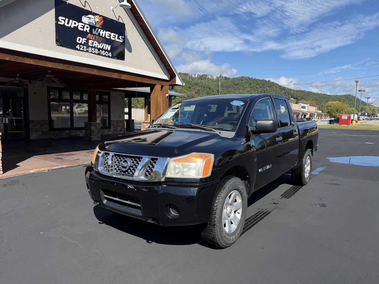 Nissan Titan XE Crew Cab 4WD SWB 2009
