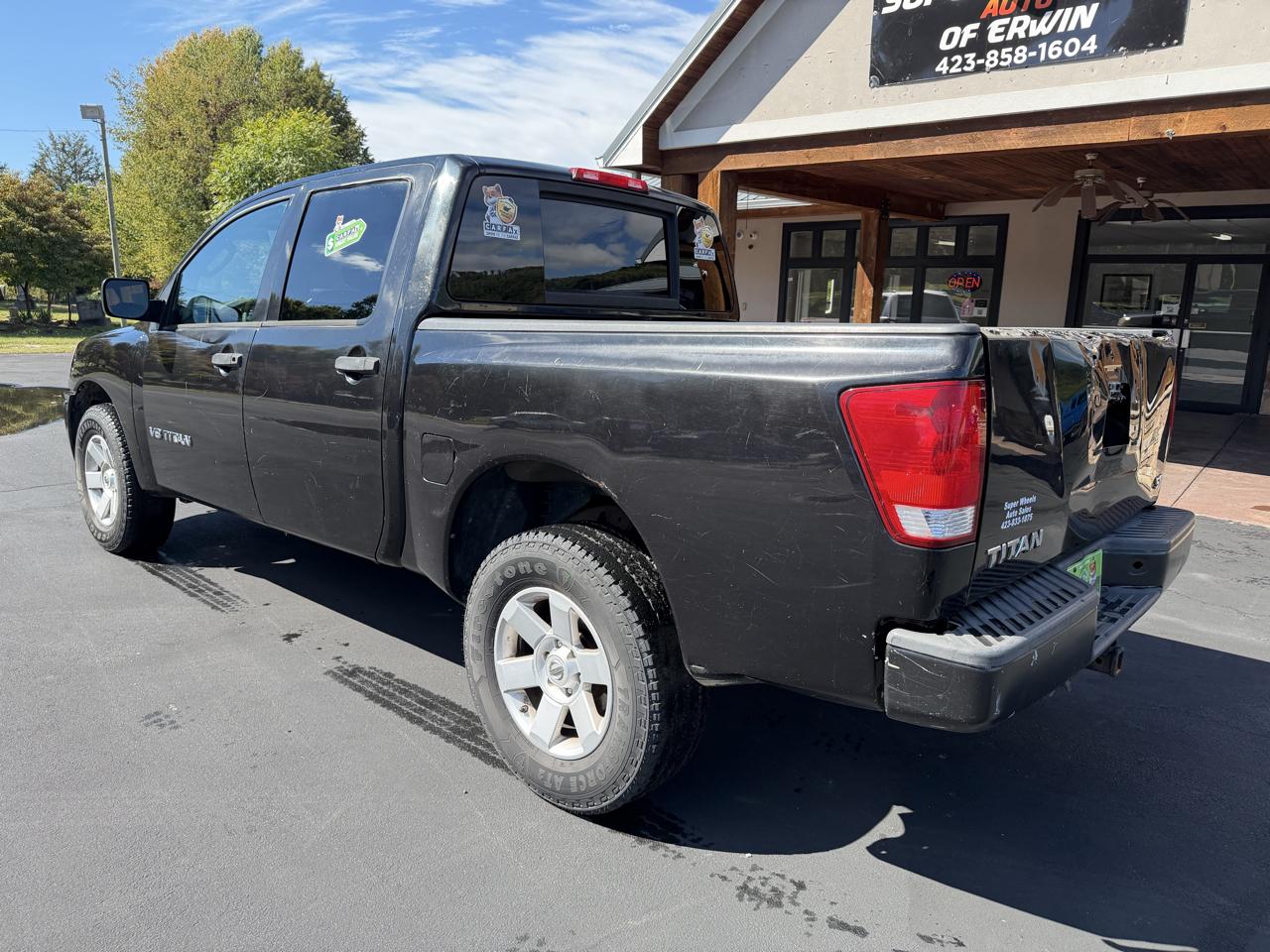 Nissan Titan XE Crew Cab 4WD SWB 2009