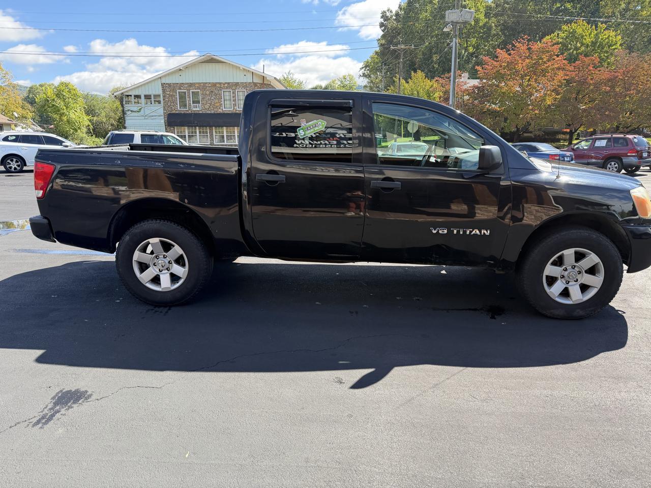 Nissan Titan XE Crew Cab 4WD SWB 2009